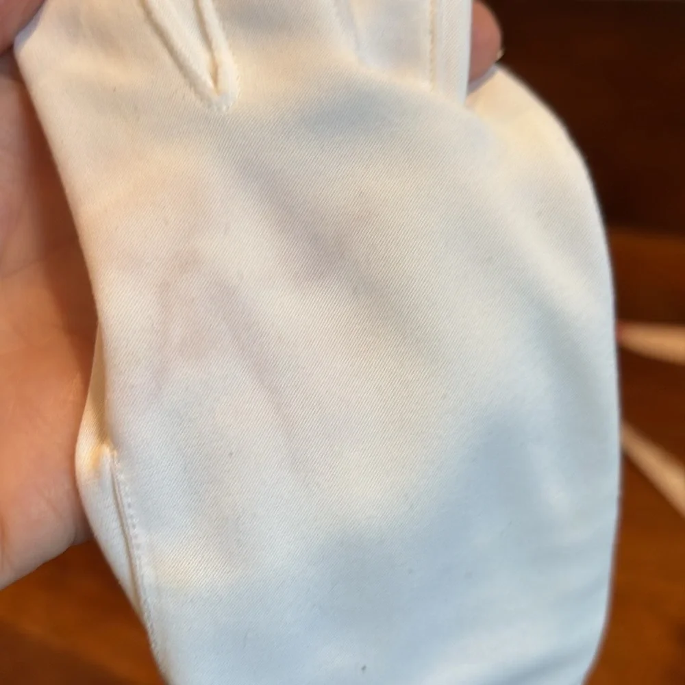 Elegant White Ivory Vintage 50s Gloves wrist length with embroidered Trim Sz 7